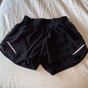 lululemon hotty hot short 4inch